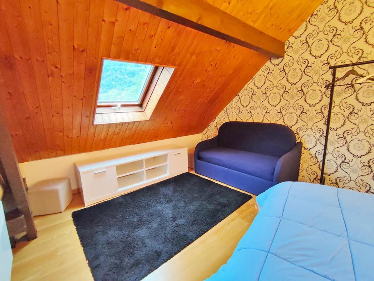 La Taniere, T2 Duplex, Centre Luchon, 4 Personnes, Wifi, 3eme Etage Appartement Bagnères-de-Luchon